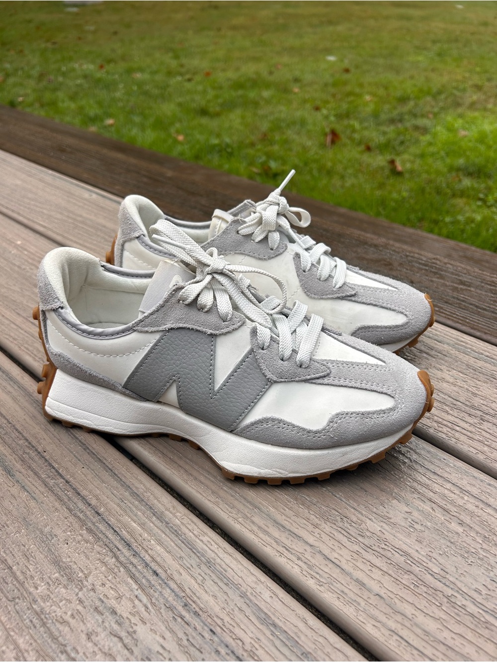 New Balance 327: Womens Gray & White/Gum Retro Runner Sneakers - Casual Lace-Up
